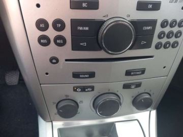 Opel Astra J Hatchback 5d 1.6 Twinport ECOTEC 115KM 2009 Opel Astra OPEL ASTRA H 1600 benzyna super stan 1.6 Benzyna 115KM, zdjęcie 22