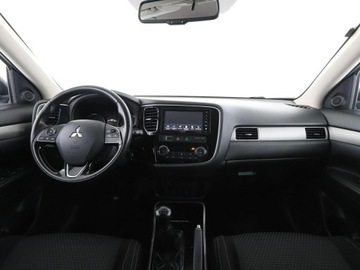 Mitsubishi Outlander III SUV Facelifting 2017 2.0 150KM 2017 Mitsubishi Outlander klima auto grzane fotele, zdjęcie 14