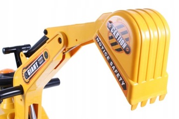 ТОЛКАЮЩИЙ ЭКСКАВАТОР С ПОДВИЖНЫМ ПРИВОДНЫМ КОВШОМ