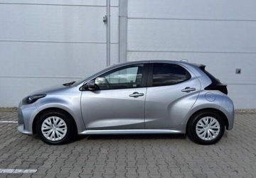 Toyota Yaris IV 2022 Toyota Yaris 1.5 Comfort e-CVT Salon PL 1.5 Hybryda 92KM, zdjęcie 4