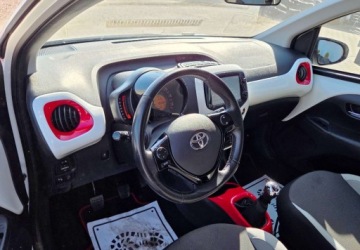 Toyota Aygo II Hatchback 5d 1.0 VVT-i 69KM 2016 Toyota Aygo 1,0 Ben Klima 69 km Benzyna 69KM, zdjęcie 5