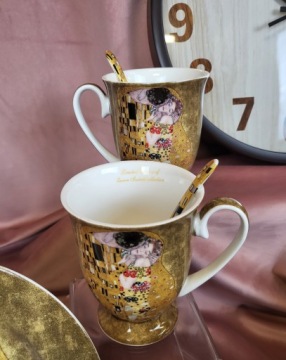 НАБОР ИЗ 2 КРУЖЕК В ПОДАРОЧНОЙ КОРОБКЕ С СЕРДЦЕМ Г.КЛИМТА