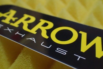 НАКЛЕЙКА НА ВЫХЛОПНУЮ СТРЕЛКУ НАКЛЕЙКА 10 x 3 см