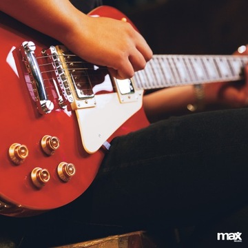 Электрогитара Red LP + усилитель + аксессуары