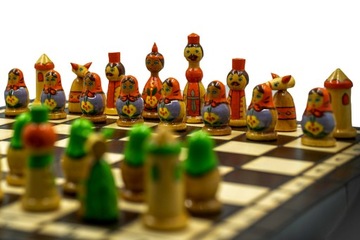 Расписные деревянные резные шахматные фигуры 42х42.