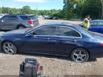 Mercedes Klasa E W213 2019 Mercedes-Benz Klasa E 2019 Mercedes-Benz E-Class E 300 4MATIC Sedan 2.0, zdjęcie 13