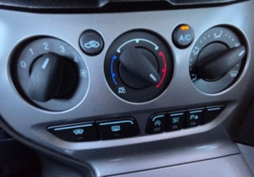 Ford Focus III Kombi Facelifting 1.0 EcoBoost 100KM 2014 Ford Focus 1.0Benz 100KM Grz.szybafotele Serwis Klima ParkasistOplaty Gwar, zdjęcie 24