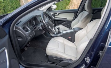 Volvo V60 I Kombi Facelifting 2.0 D4 DRIVE-E 181KM 2015 Volvo V60 Volvo V60 D4 Ocean Race 2.0 Diesel 181KM, zdjęcie 15