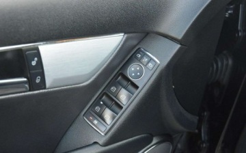 Mercedes Klasa C W204 Limuzyna 1.8 200 CGI BlueEFFICIENCY 184KM 2009 Mercedes-Benz Klasa C 1.8 Kompresor Automat PDC Sprowadzony 1.8 Benzyna, zdjęcie 29