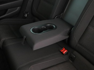 Volkswagen Passat B8 Variant 1.4 TSI BlueMotion Technology ACT 150KM 2017 Volkswagen Passat DSG navi kamera i czujniki, zdjęcie 33