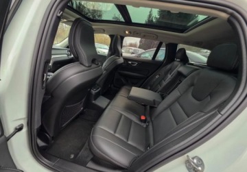 Volvo V60 II  Kombi Plug-in 2.0 T6 Plug-In Hybrid 341KM 2021 Volvo V60 FV 23 BW Panorama Kamery 360 Biala Perla 2.0 Hybryda Plug-in, zdjęcie 8