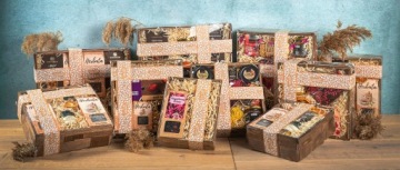 маленькая ПОДАРОЧНАЯ КОРЗИНА чай шоколад подарок