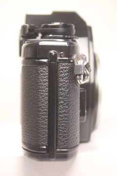 Пленочная зеркальная камера Nikon EM 35 мм + Zoom-Nikkor 35–135 мм F/3,5–4,5 Ai-s