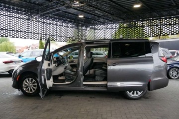 Chrysler Pacifica II 3.6 V6 291KM 2018 Chrysler Pacifica Touring L 3.6L V6 291KM MenuPL StowN Go Kamera 7os. LED, zdjęcie 5