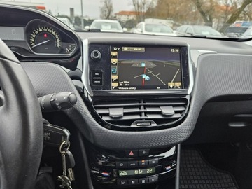Peugeot 2008 I SUV Facelifting 1.2 PureTech 82KM 2016 Peugeot 2008 1,2benzyna 82KM salon polska navi, zdjęcie 11