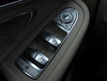 Mercedes GLC C253 SUV 2.0 250 211KM 2019 Mercedes GLC GLC 250 4MATIC, Salon Polska, zdjęcie 17