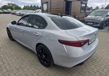 Alfa Romeo Giulia II Sedan Facelifting 2.0 Turbo 280KM 2023 Alfa Romeo Giulia 2,0 Benzyna 280 KM Q4 Veloce Ti Automat 4x4 GWARANCJA Za, zdjęcie 4