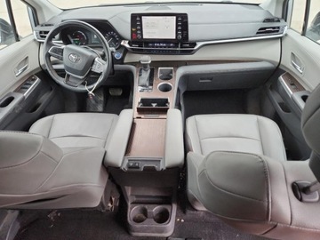 Toyota Sienna III 2022 Toyota Sienna XLE 2022 2.5l 2.5 Hybryda 245KM, zdjęcie 8