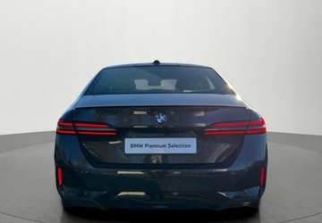 BMW Seria 5 G90-91 Sedan 2.0 20d 197KM 2024 BMW Seria 5 520d G60 197 KM Skretna tylna os Dealer BMW Bonkowscy, zdjęcie 4