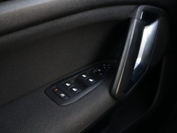 Peugeot 308 II Hatchback Facelifting 1.2 PureTech 130KM 2019 Peugeot 308 1.2 PureTech, Salon Polska, zdjęcie 17