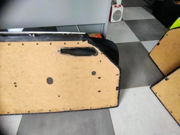 Дверные панели Mercedes 107 рестайлинг, пара черная