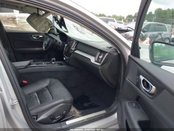 Volvo S60 III 2024 Volvo S60 B5 Core Dark Theme 2024 2.0l 2.0 Benzyna 247KM, zdjęcie 9