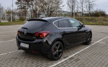 Opel Astra J Hatchback 5d 1.6 Turbo ECOTEC 180KM 2009 Opel Astra 1,6T (180KM) 1.6 Benzyna 180KM, zdjęcie 3