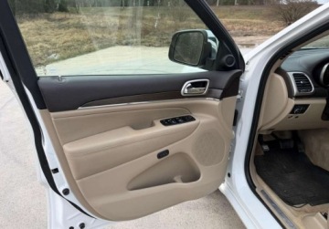 Jeep Grand Cherokee IV Terenowy Facelifting 2016 3.6 286KM 2017 Jeep Grand Cherokee 2017 Jeep Grand Cherokee Overland 3.6L 4x4 3.6 Benzyna, zdjęcie 14