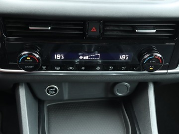 Nissan Qashqai III Crossover 1.3 DIG-T MHEV 140KM 2022 Nissan Qashqai 1.3 DIG-T MHEV, Salon Polska, zdjęcie 12