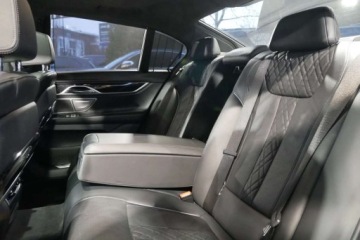 BMW Seria 7 G11-G12 Sedan 750i 450KM 2018 BMW Seria 7 Pneumat M Pakiet HeadUp Radar Dociagi Masaz Wentyl Harman Bezwp, zdjęcie 15