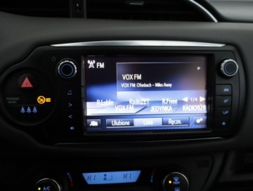 Toyota Yaris III Hatchback 5d Facelifting Hybrid 100KM 2016 Toyota Yaris 1.5 Hybrid, Serwis ASO, Automat, zdjęcie 11