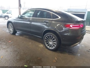 Mercedes GLC C253 2021 Mercedes-Benz GLC 2021 MERCEDES-BENZ GLC 300 4MATIC COUPE 2.0 Benzyna 255KM, zdjęcie 3