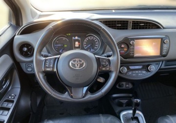 Toyota Yaris III Hatchback 5d Facelifting Hybrid 100KM 2017 Toyota Yaris Hybrid 100 Life Toyota Mikolajczak Leszno 1.5 Hybryda 100KM, zdjęcie 16