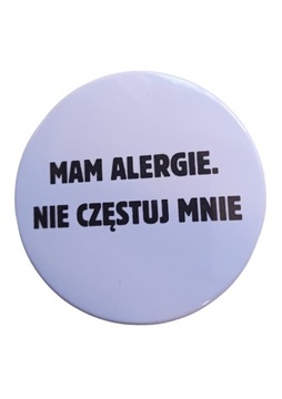 Przypinka 58mm z napisem MAM ALERGIE. NIE CZĘSTUJ MNIE