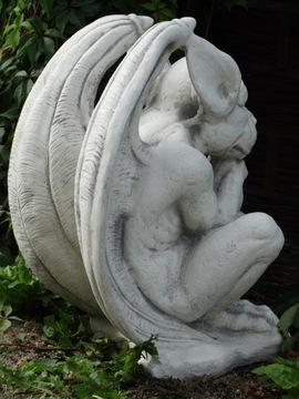 Сидящая горгулья, бетонная садовая фигура