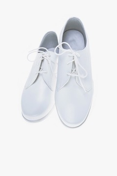 Белые туфли для причастия для мальчика.