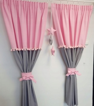 Zasłony dziecięce jasny róż/szare z pomponami wys. 120 cm