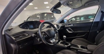 Peugeot 308 II SW Facelifting 1.5 BlueHDI 102KM 2019 Peugeot 308 T9 SW 1.5 BlueHDi 102KM LED 1.5 Diesel 102KM, zdjęcie 16