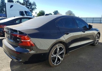 Volvo S60 III Sedan Facelifting 2.0 B5 250KM 2024 Volvo S60 Auta z USA - Zapytaj o wiecej ofert 2.0 Benzyna 250KM, zdjęcie 3