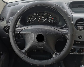 HYUNDAI i10 i20 i30 i40 ix35 Tucson Getz Na kierownicę perforowany CHROM