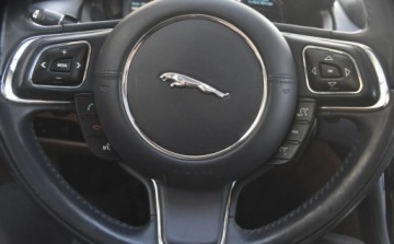 Jaguar XJ VII X351 Sedan SWB 3.0L V6D 600 275KM 2015 Jaguar XJ Jaguar XJ 3.0 V6 S Premium Luxury 3.0 Diesel 275KM, zdjęcie 13