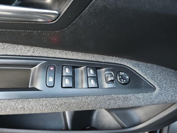 Peugeot 5008 II Crossover 1.2 PureTech 130KM 2020 Peugeot 5008 7 osobowy, automat, zdjęcie 16