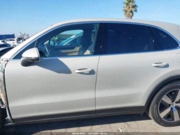 Porsche Cayenne III 2025 Porsche Cayenne E-Hybrid 2025 3.0 Hybryda 300KM, zdjęcie 2