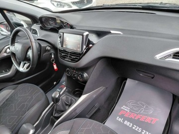 Peugeot 2008 I SUV Facelifting 1.2 PureTech 82KM 2018 Peugeot 2008 Tablet Kamera Klimatyzacja Sensor PDC 1.2 Benzyna 82KM, zdjęcie 13