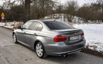 BMW Seria 3 E90-91-92-93 Limuzyna E90 318d 143KM 2009 BMW Seria 3 2,0d 2009 r. Lift iDrive 2.0 Diesel 143KM, zdjęcie 2