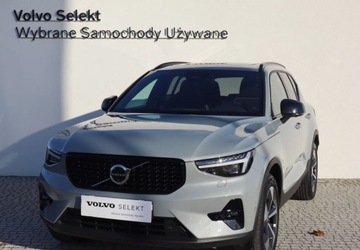 Volvo XC40 Crossover Facelifting 2.0 B4 197KM 2024 Volvo XC 40 B4 197KM PLUS DARK Salon PL I Wlasciciel Serwis ASO Gwarancj