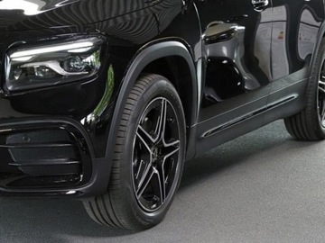 Mercedes GLB SUV Facelifting 2.0 220 190KM 2025 MERCEDES-BENZ GLB 220 4-Matic AMG Line 2.0 (190KM) 2025, zdjęcie 2