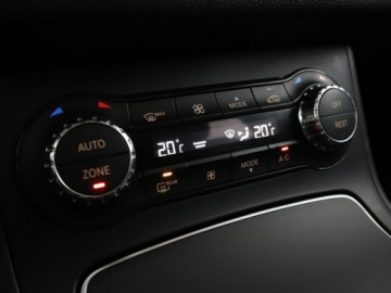 Mercedes Klasa B W246 Sports Tourer Facelifting 1.5 180 d 109KM 2016 Mercedes B 180 Automat full LED skóra/alcantara, zdjęcie 26