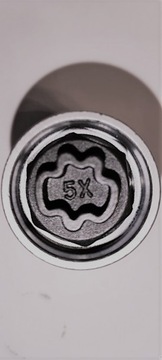 Adapter, śruba zabezpiecz., złodziejka Mercedes 5X