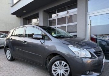 Toyota Verso Minivan 1.8 Valvematic 147KM 2010 Toyota Verso Automat, 7 osobowy, salon Polska, dach panoramiczny 1.8 147KM